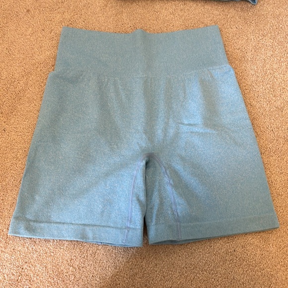 Beautiful blue workout set - top and bottom size Small - Picture 2 of 4